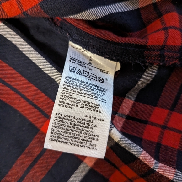 Old Navy classic plaid button down shirt - Picture 3 of 7